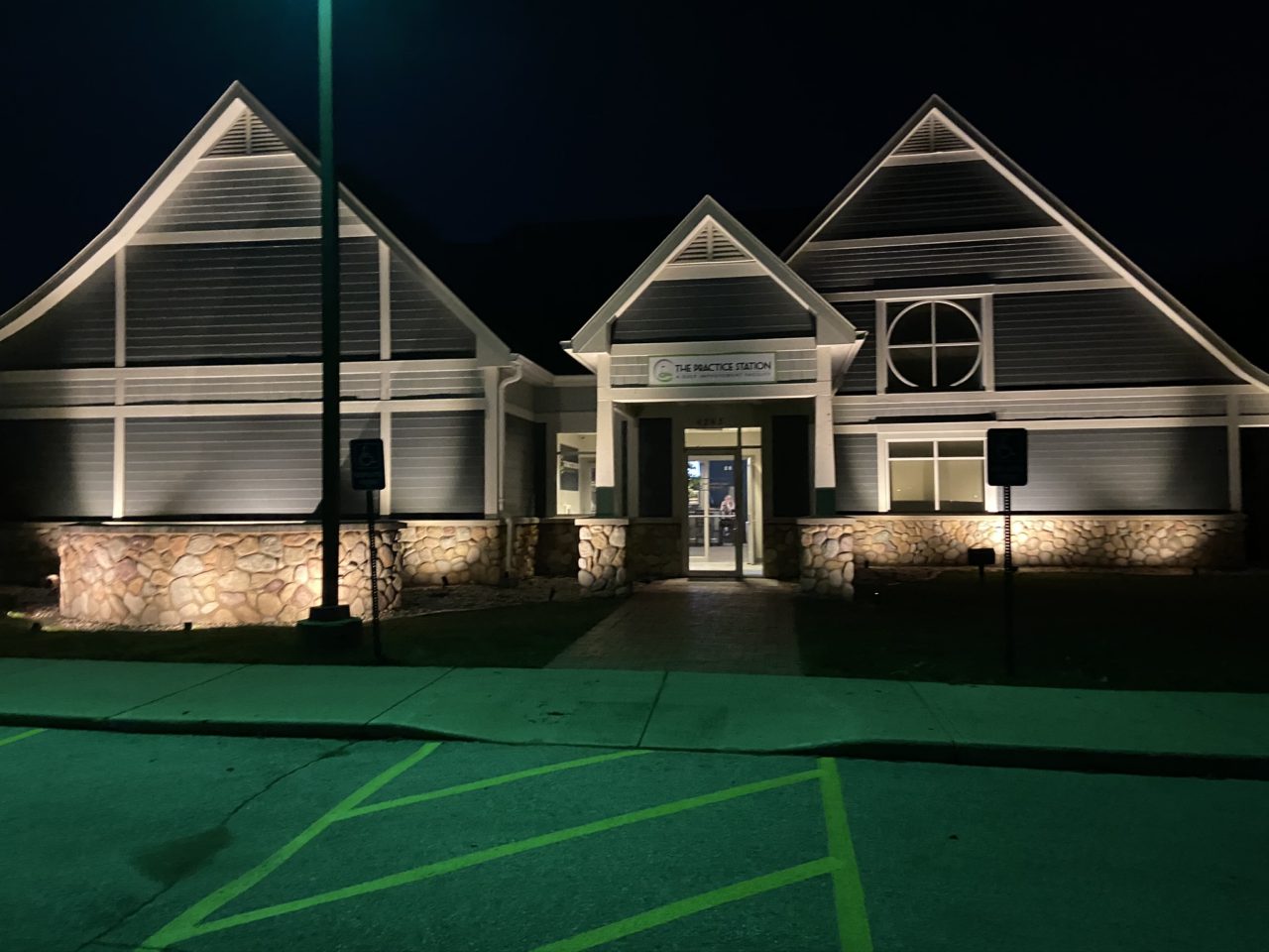 commercial-outdoor-lighting-services-near-milwaukee-area-twilight